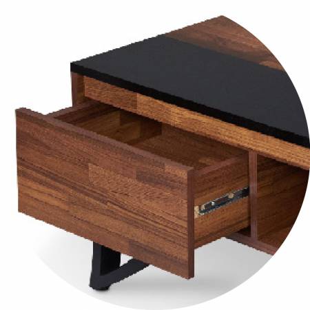 Nyitott és kihúzható fiókos kialakítás használata.